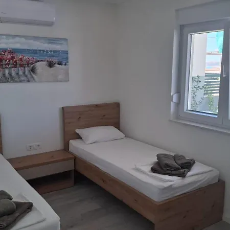 Mima Appartement Povljana